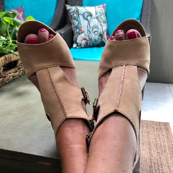Nine West Shoes - EUC Nine West Wedges